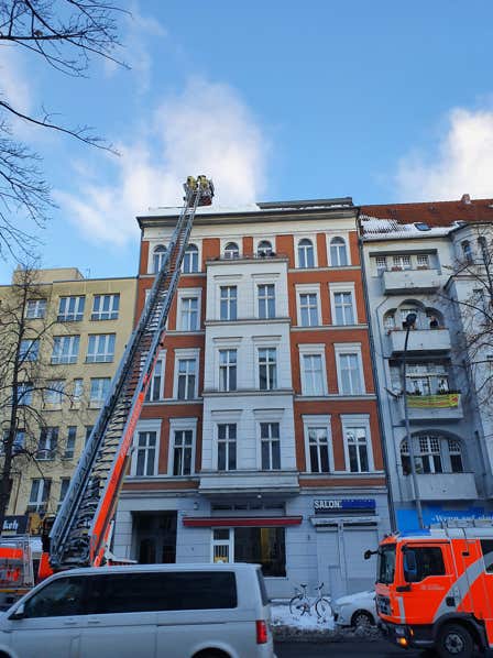 Drehleitereinsatz an einem Nicht-Hochhaus